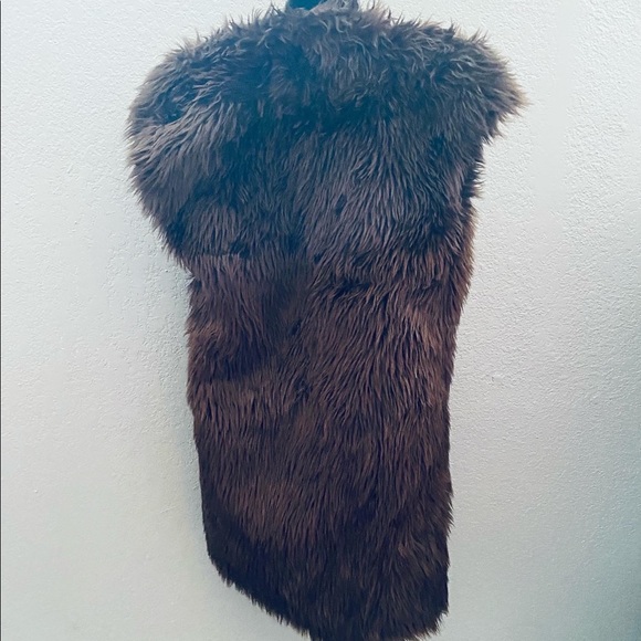 H & M Faux Fur Vest - US 4 - Picture 2 of 4